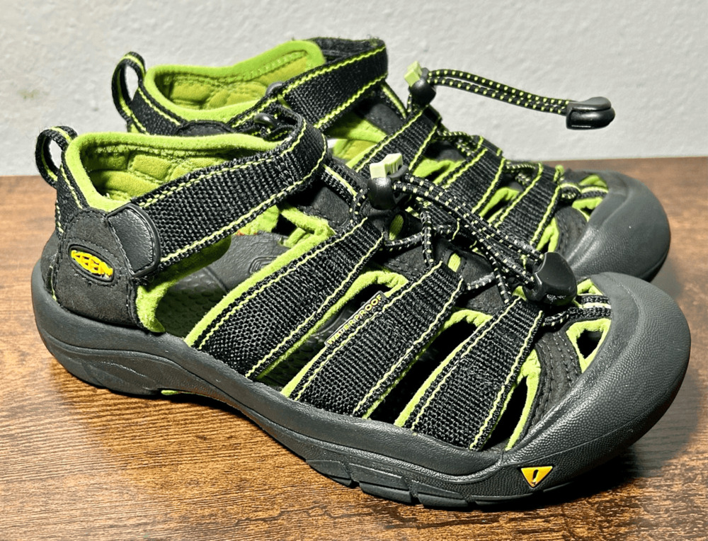 Keen Newport H2 Boys Youth Sandals Black & Neon Green Sz 3